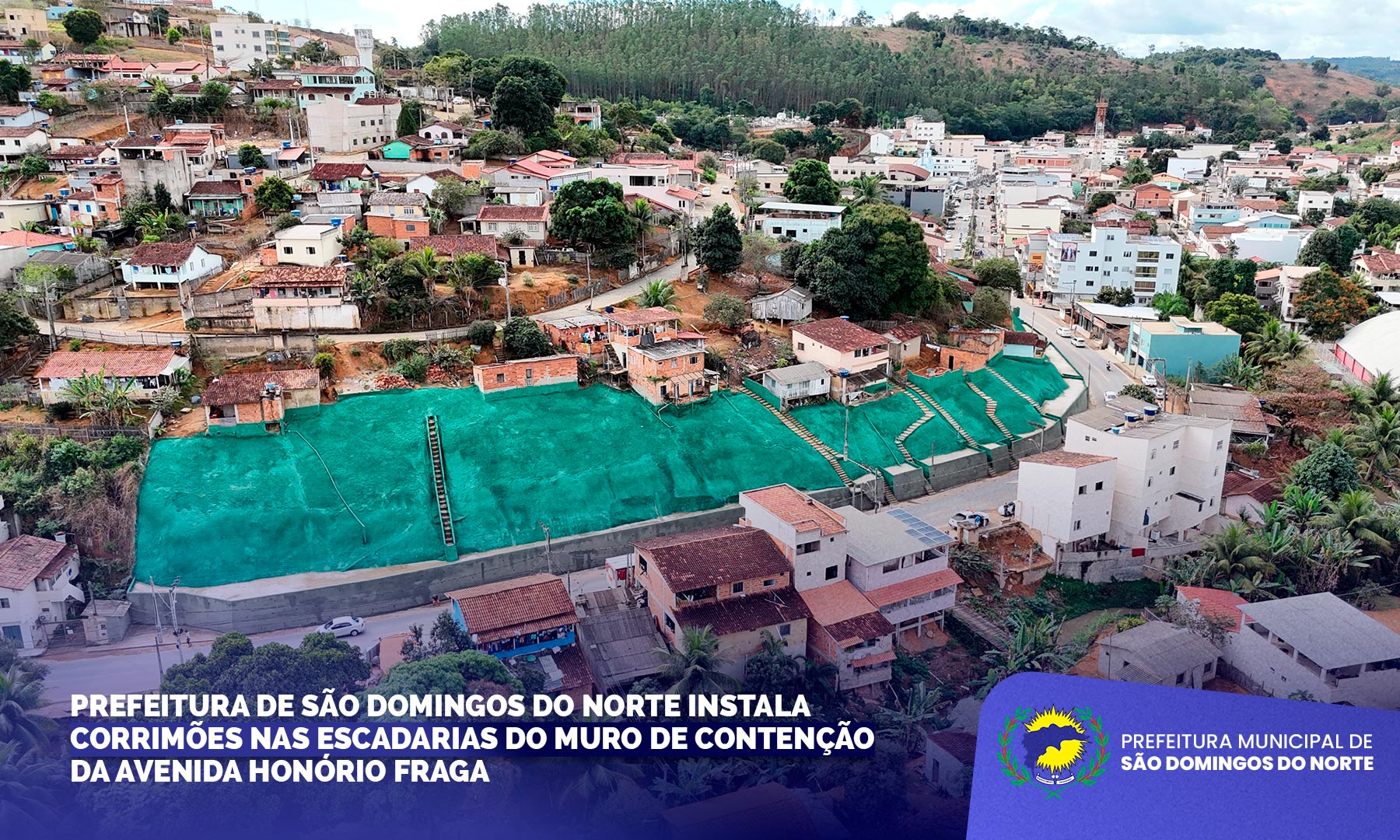 Imagem da notícia: Prefeitura de São Domingos do Norte instala corrimões nas escadarias do muro de contenção da Avenida Honório Fraga